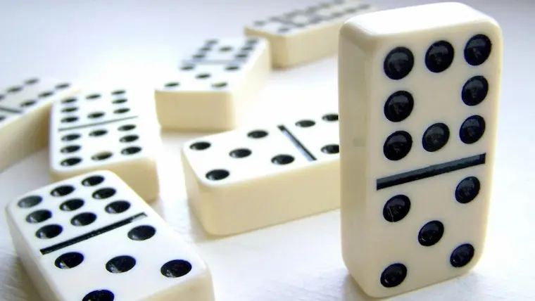 Khái quát bài Domino